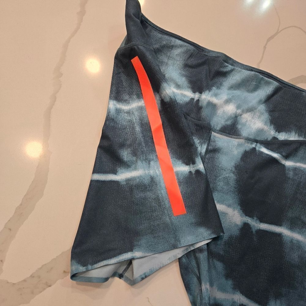 NIKE One Luxe Women’s Mide-Rise 7” Tie-Dye Training Shorts 2X - Picture 5 of 10